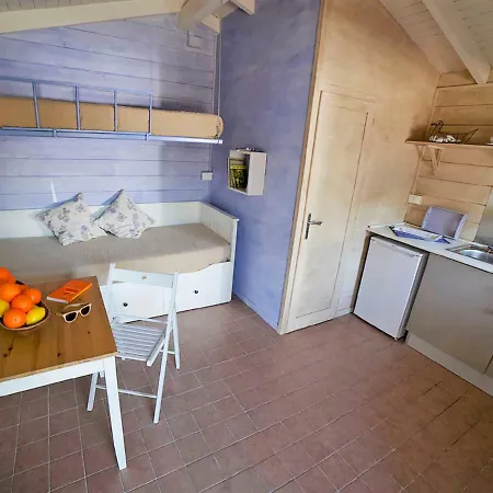 Locazione Turistica L'isola.2 * Αλμπένγκα
