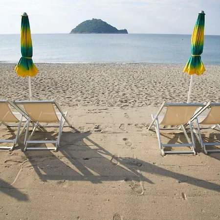 Locazione Turistica L'isola.2 Σπίτι διακοπών