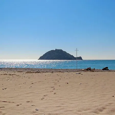 Locazione Turistica L'isola.2 Αλμπένγκα
